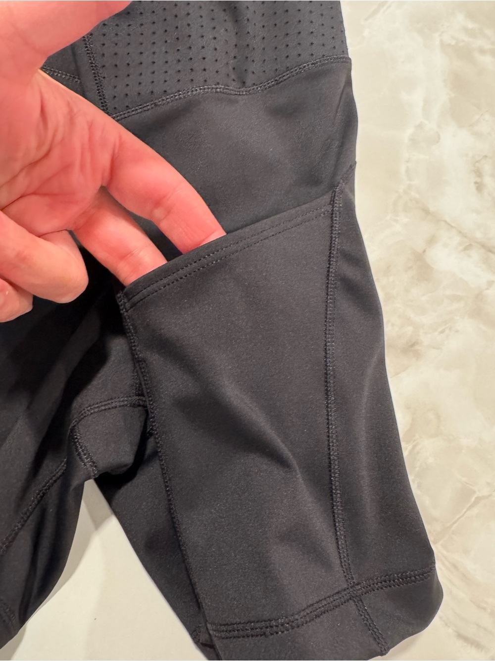 Brooks Black Women’s Bike Shorts with Side Pockets - Picture 3 of 11